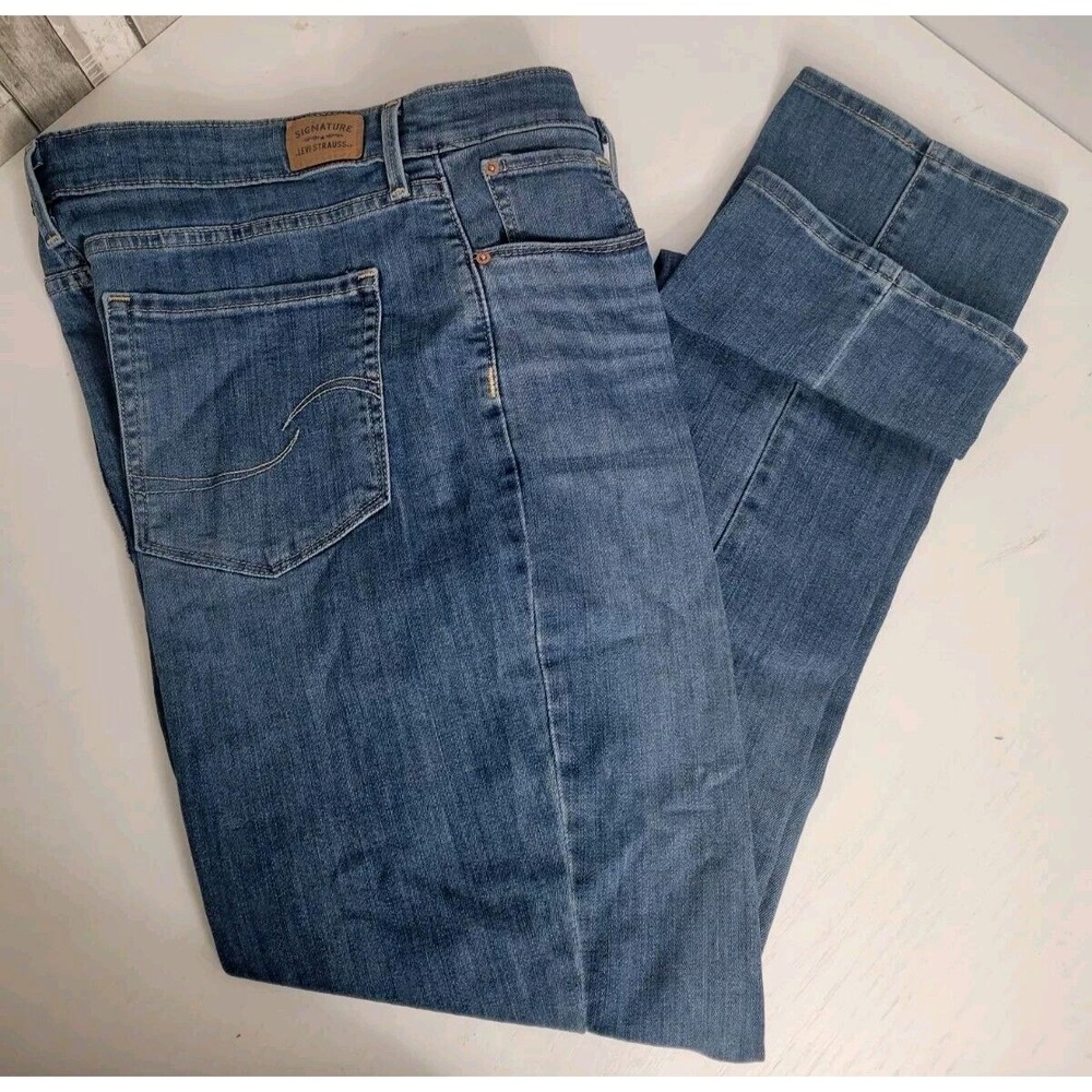 Signature by Levi Strauss Mid Rise Slim Straight Jeans Women's Size 30 x 30 Blue